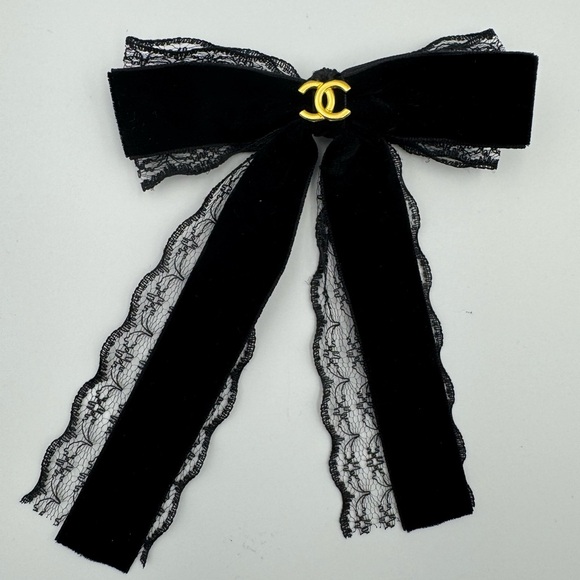 Chanel Button & Black Velvet Lace  Bow - Picture 1 of 6